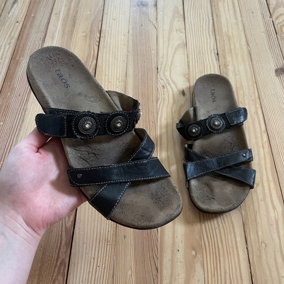 Taos Shoes - Taos Oasis Black Leather Slide Sandals Medallion Adjustable Straps Womens 8 38